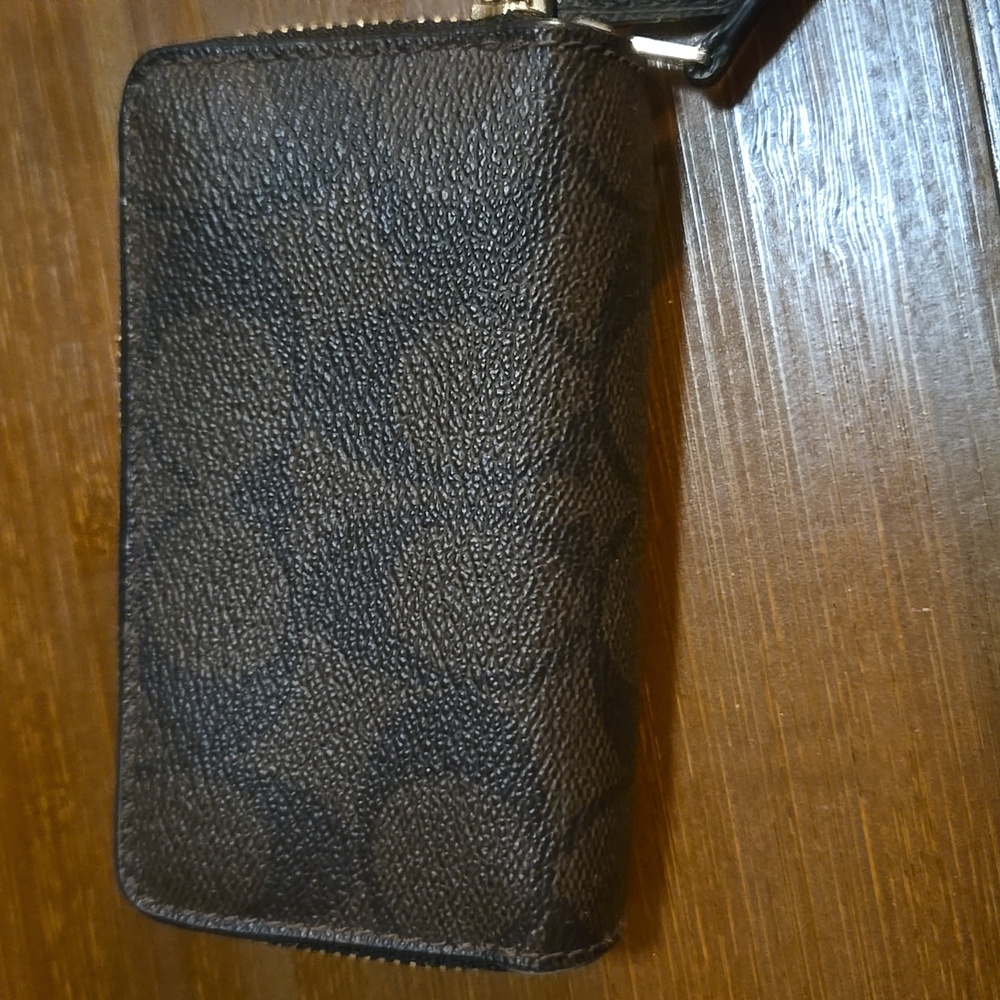 Coach Black Leather Zip Wallet - Picture 2 of 4